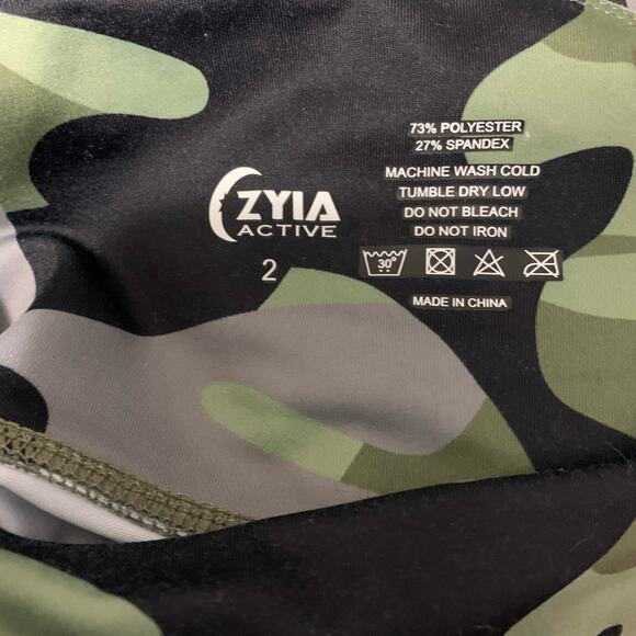 Zyia green camo print cropped leggings size 2 - Picture 8 of 8